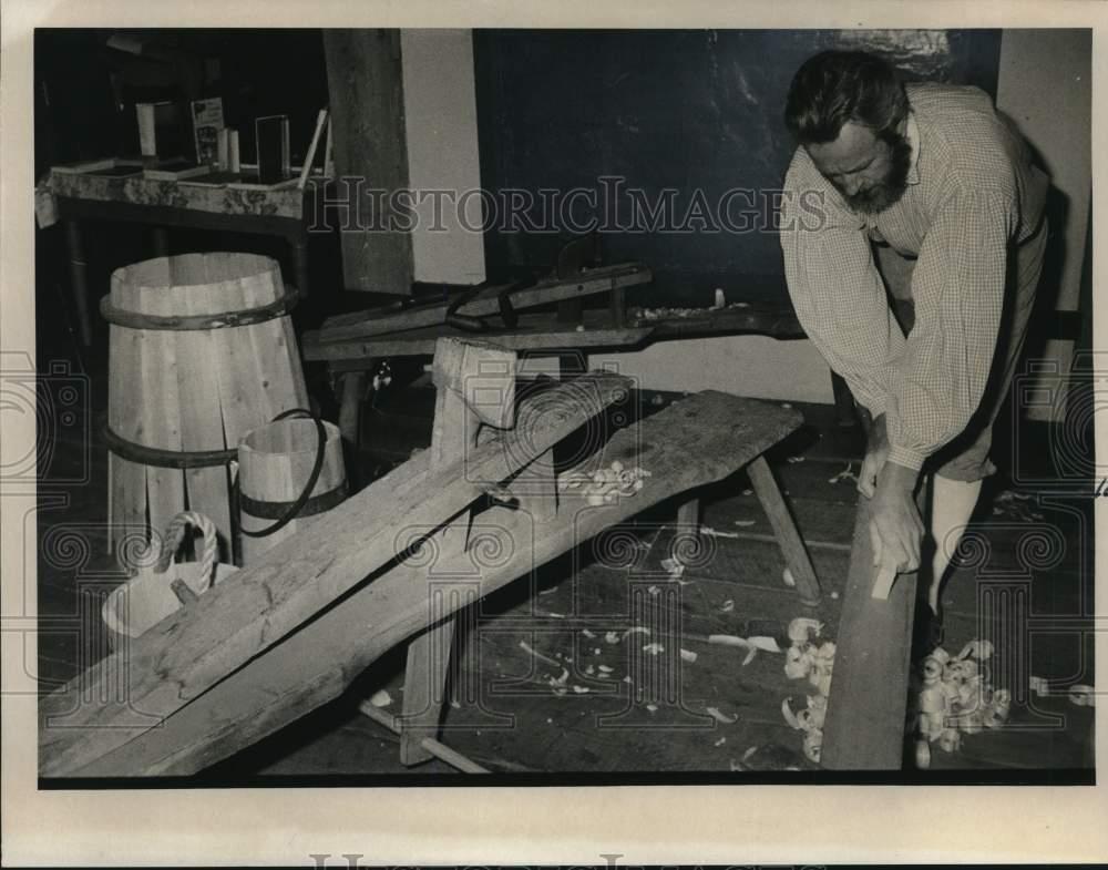 Press Photo New York-Man shaving wood at the Salt Museum - sya79935
