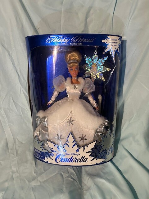 Holiday Princess Walt Disney’s Cinderella Special Edition Barbie Doll NEW NRFB