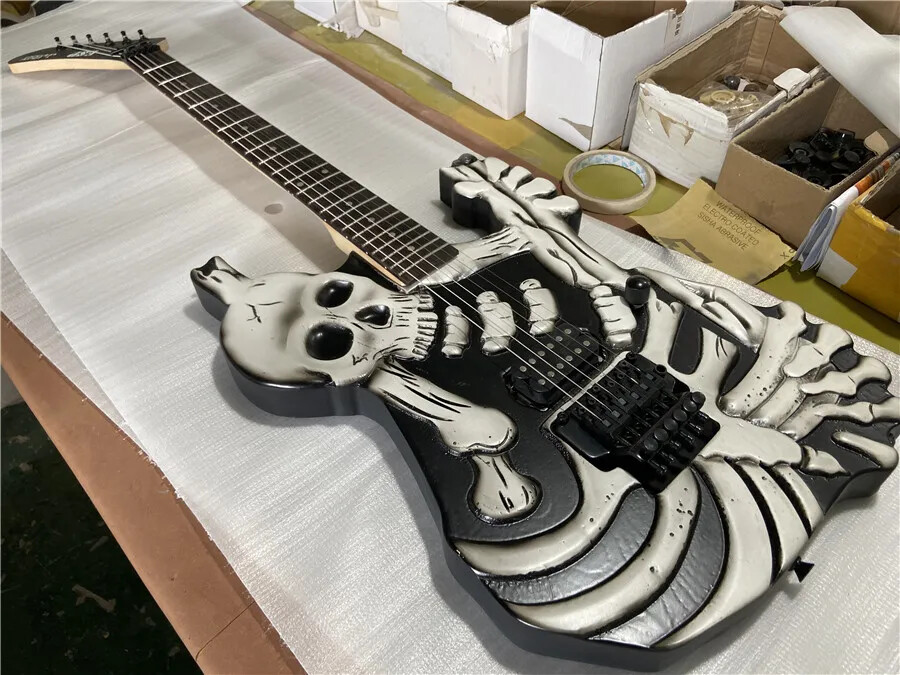 Custom Factory Custom Skull Double Shake Electric Guitar with Black Accessories