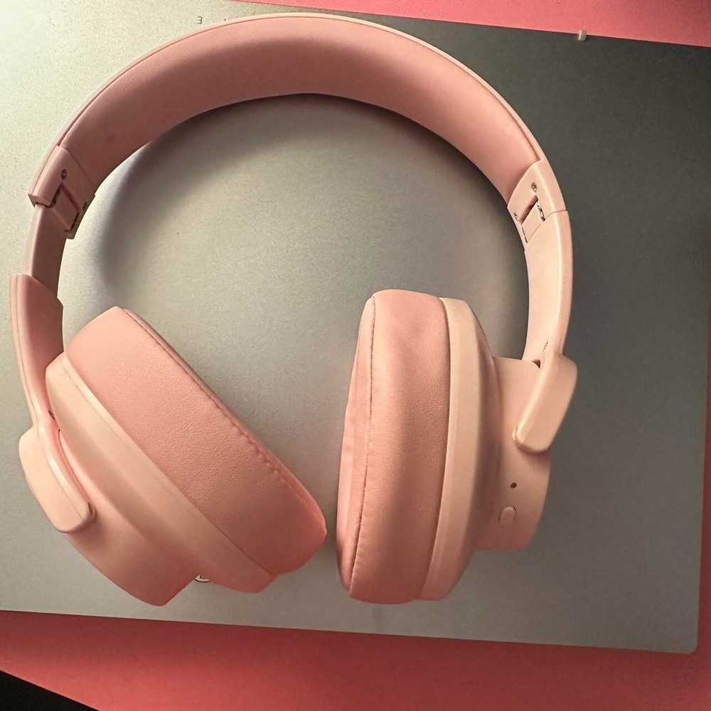 Pink noise-canceling headphones gently used in great working condition  
