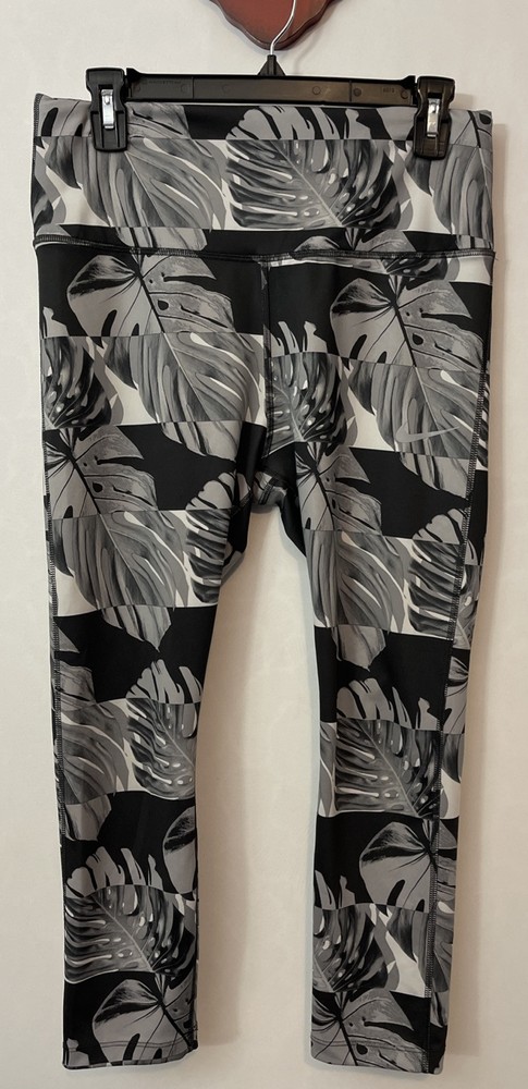 Nike Dri-Fit Womens Leaf-Print Fitted Capri Legging A5722