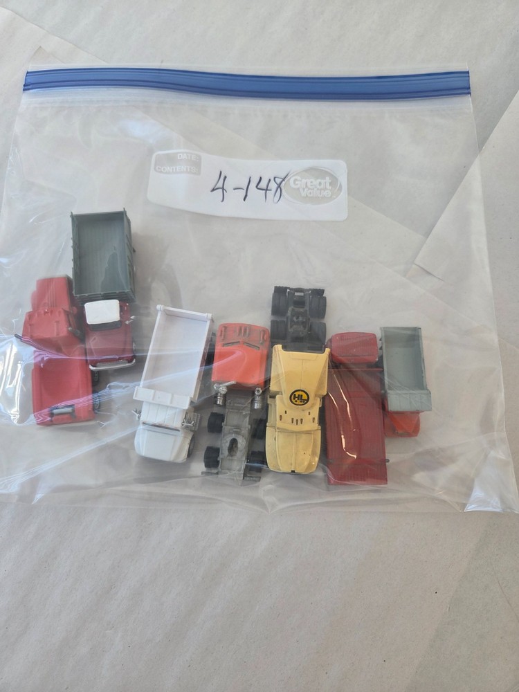 Grab Bag Lot #4-148 HO Scale Cars 7 Pieces
