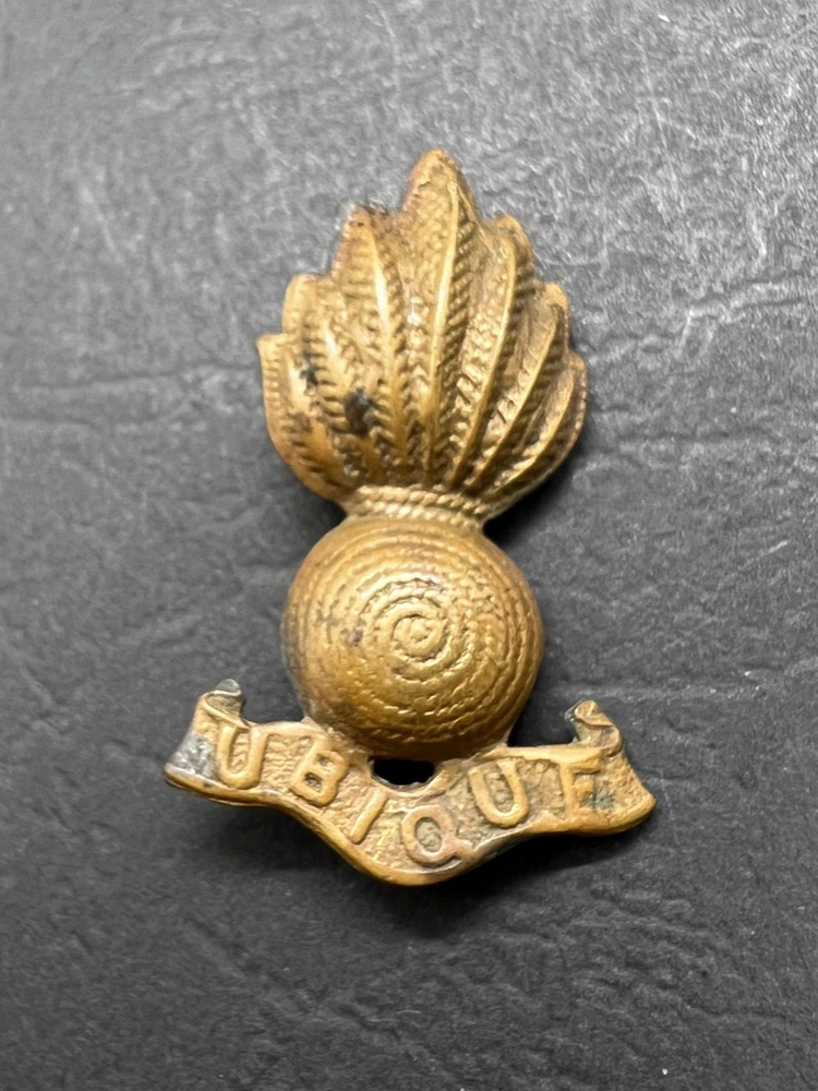 Royal Artillery Ubique - British Military Army Collar Badge