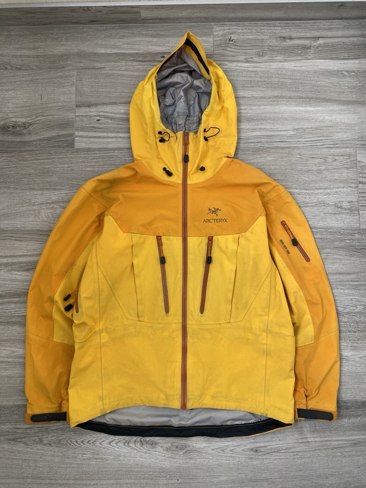 Men’s Vintage Arc’teryx Alpha SV Gore-Tex XCR Mandarin Orange Jacket Size Large