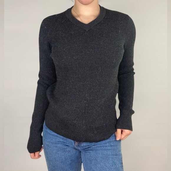 BANANA REPUBLIC Ribbed V-Neck Thick Gray Sweater Long Sleeve Fall Winter Size M