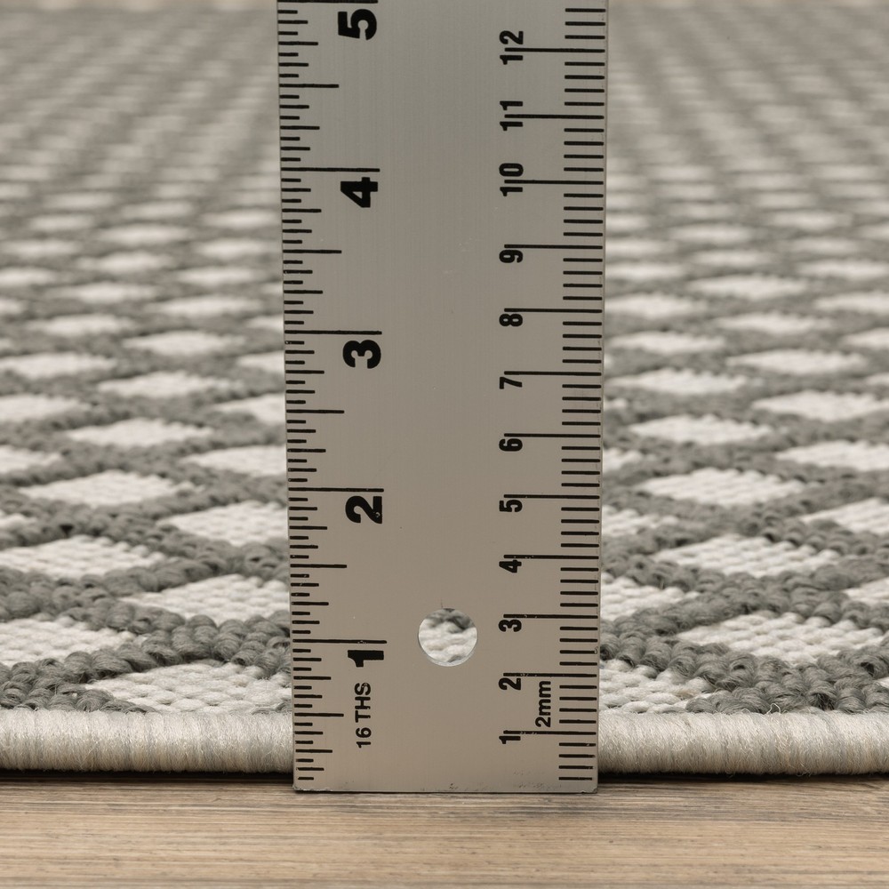 Vista Home Talcot Diamond Relief Gray Indoor Outdoor Rug 5x7 in Beige Grey