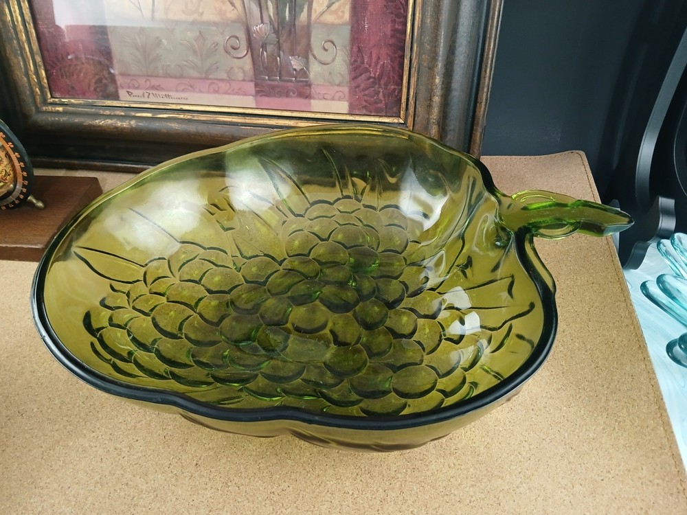 Vintage Indiana Glass Green Grape Fruit Bowl