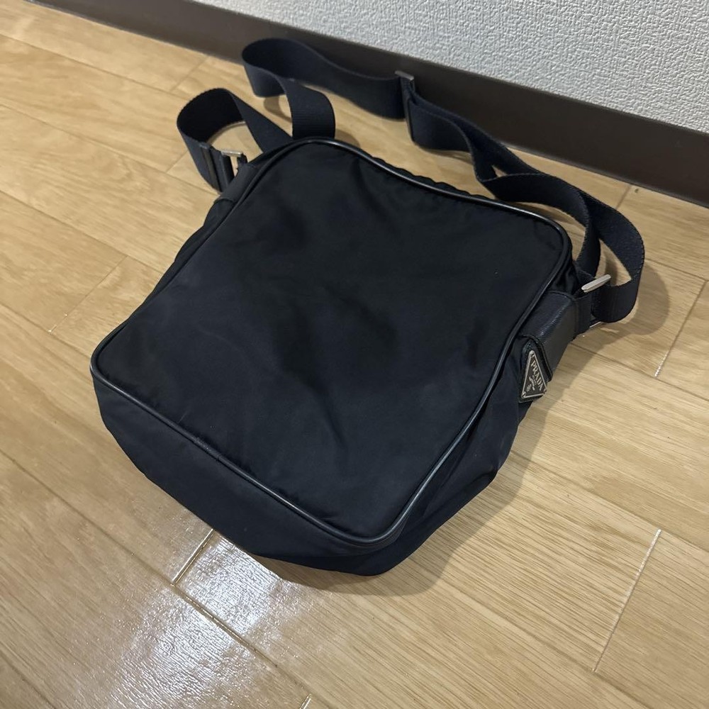 Prada Classic Black Leather Shoulder Bag Pre-Owned Luxury