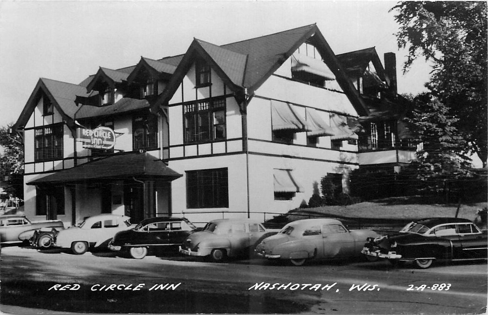 1930s Nashotah Wisconsin Red Circle Inn autos occupation RPPC Postcard 25-6173