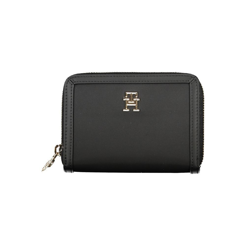 Tommy Hilfiger Stylish Zip Wallet Spacious and Functional