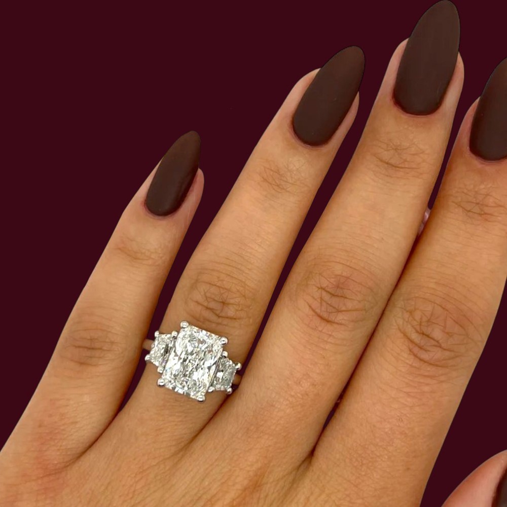 Exclusive Diamond Ring 18k White Gold Lab Grown 4 Carat IGI E F VVS2 Radiant Cut