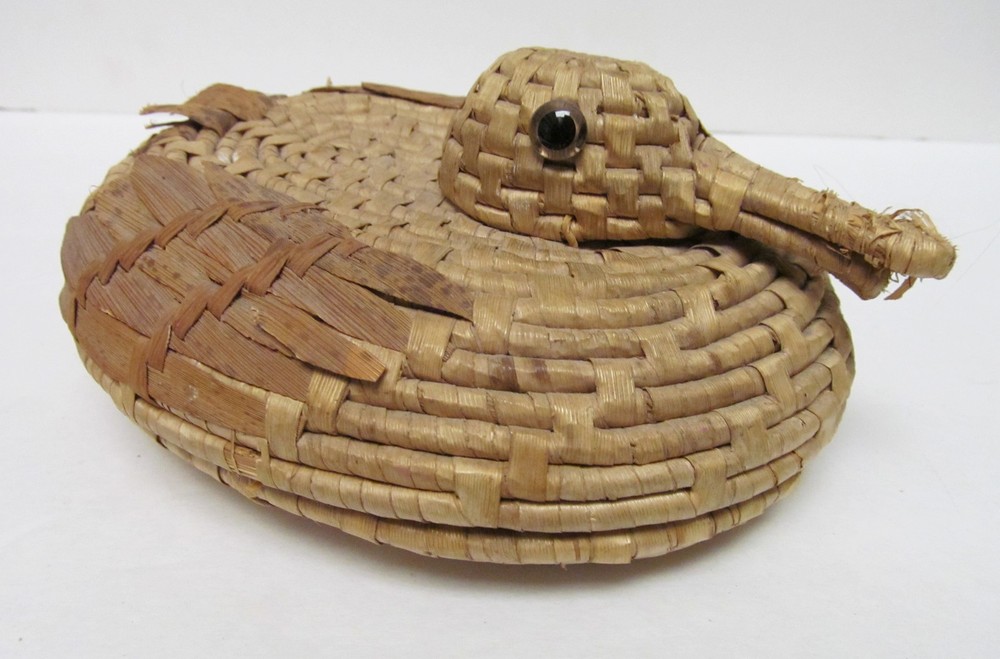 Vintage Woven Wicker Duck Basket Lidded Coiled Straw Folk Art Decor-6