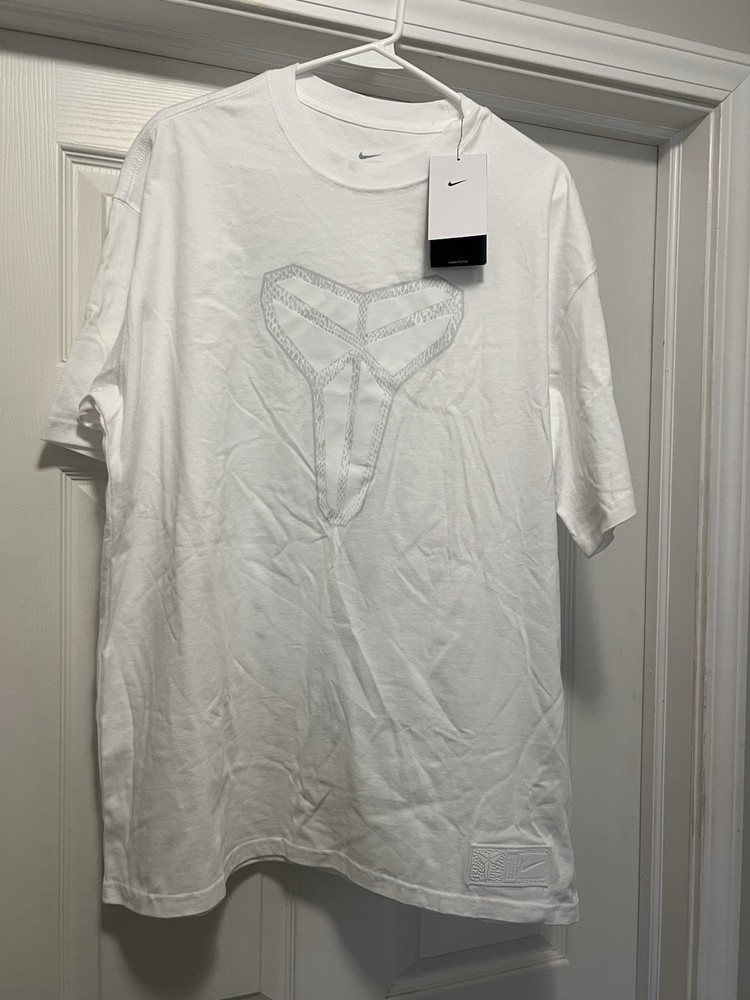NIKE Kobe Bryant Men’s Large Halo Tee Mamba Day Logo White T-Shirt