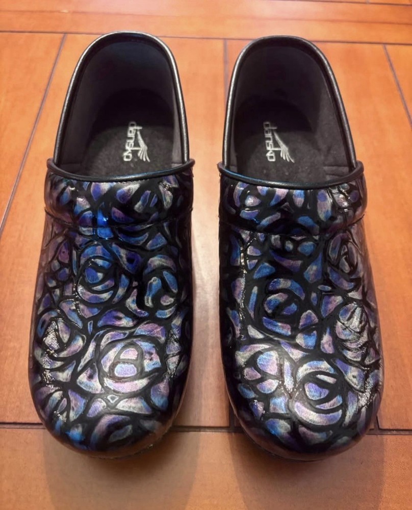 Dansko Women's Clog Shoes Size 37 / 7 US. EXCELLENT condition. Fun Pattern.