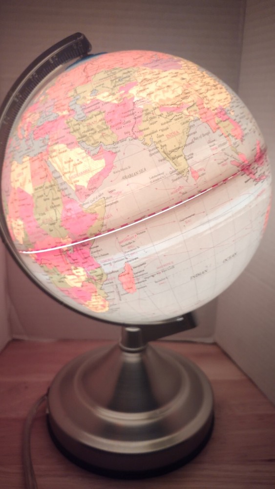 Vintage Light-up World Globe Table Lamp Nightlight 7 Inch Diameter Functional