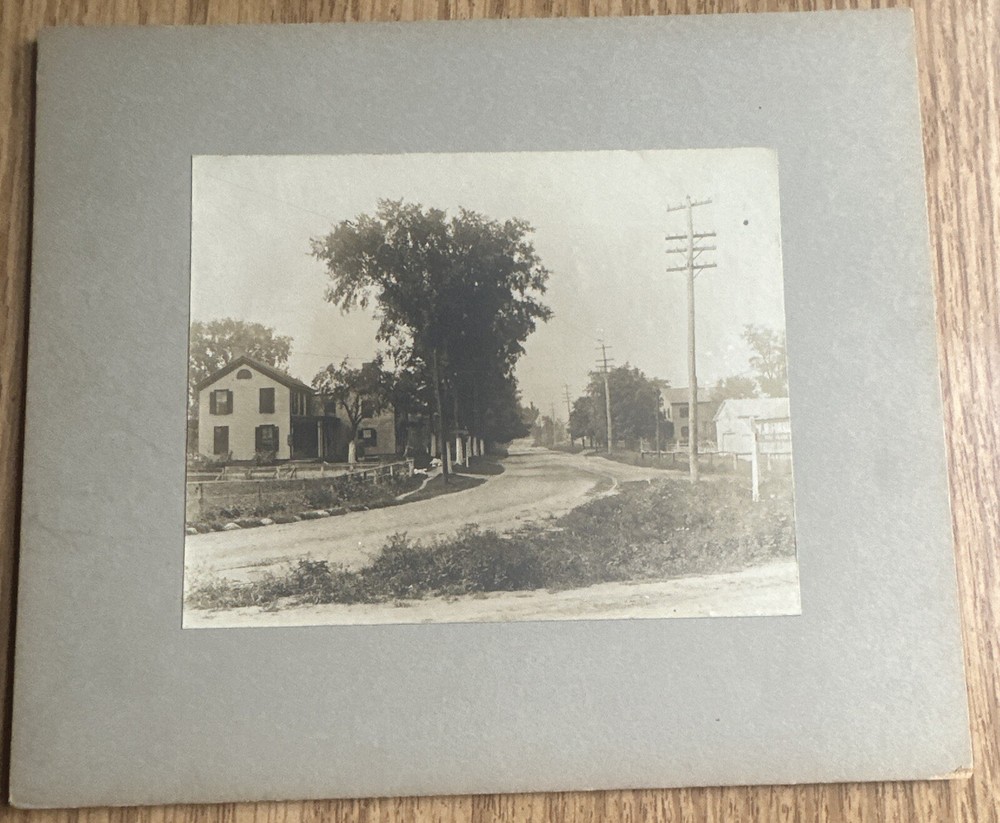 Fotografía montada granja desconocida con notación casa de la infancia del padre