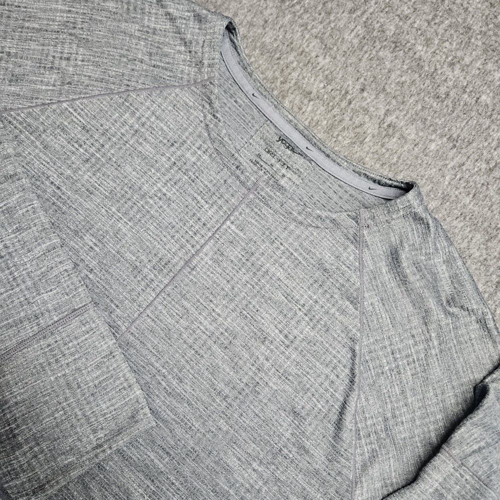 Nike Yoga Men's Dri-Fit Long Sleeve Crew Neck Shirt Size M Gray FB7775-065