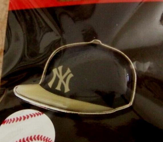 New York Yankees gray MLB logo cap pin lapel baseball