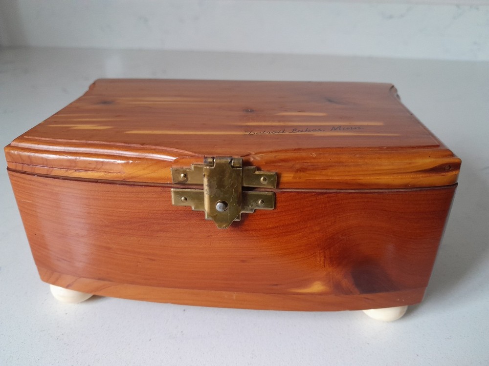 Vintage 1950s Cedar Wood Trinket Box for Jewelry Coins Keepsakes Detroit Lakes MN