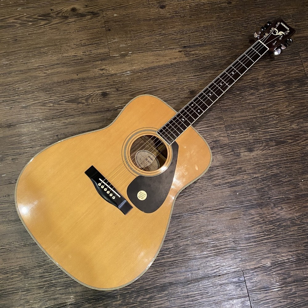 Yamaha FG-421 Acoustic Guitar with Grunsound-X549 for Rich Tones