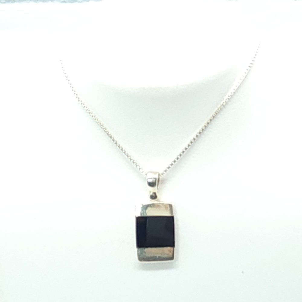 Sterling Silver Box Chain w/ Black Onyx Pendant Size: 18