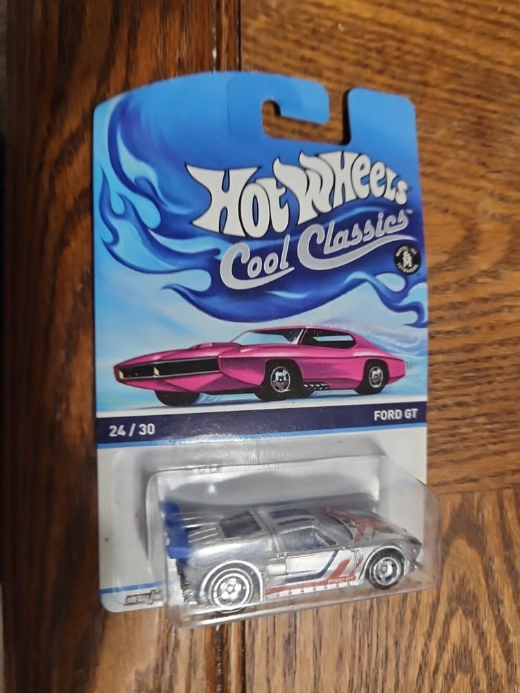 Hot Wheels 2014 Cool  classics  24 OF 30 FORD GT SILVER
