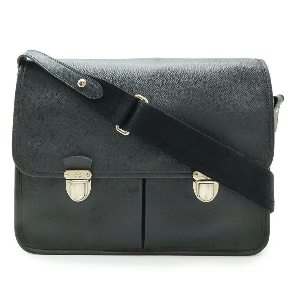 LOUIS VUITTON Taiga Alexei Shoulder Bag, Ardoise, Black, M32472 GZl1e6bg