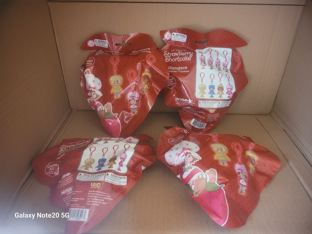 4 Flocked Strawberry Shortcake Mystery Figures Exclusive Box Set