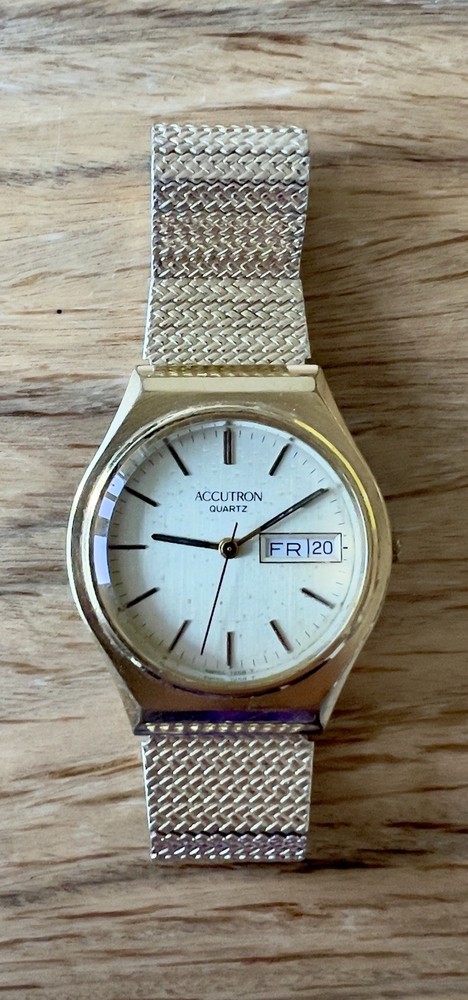 Vintage Bulova Accutron Quartz Day Date Gold Tone Mens Watch Speidel Band