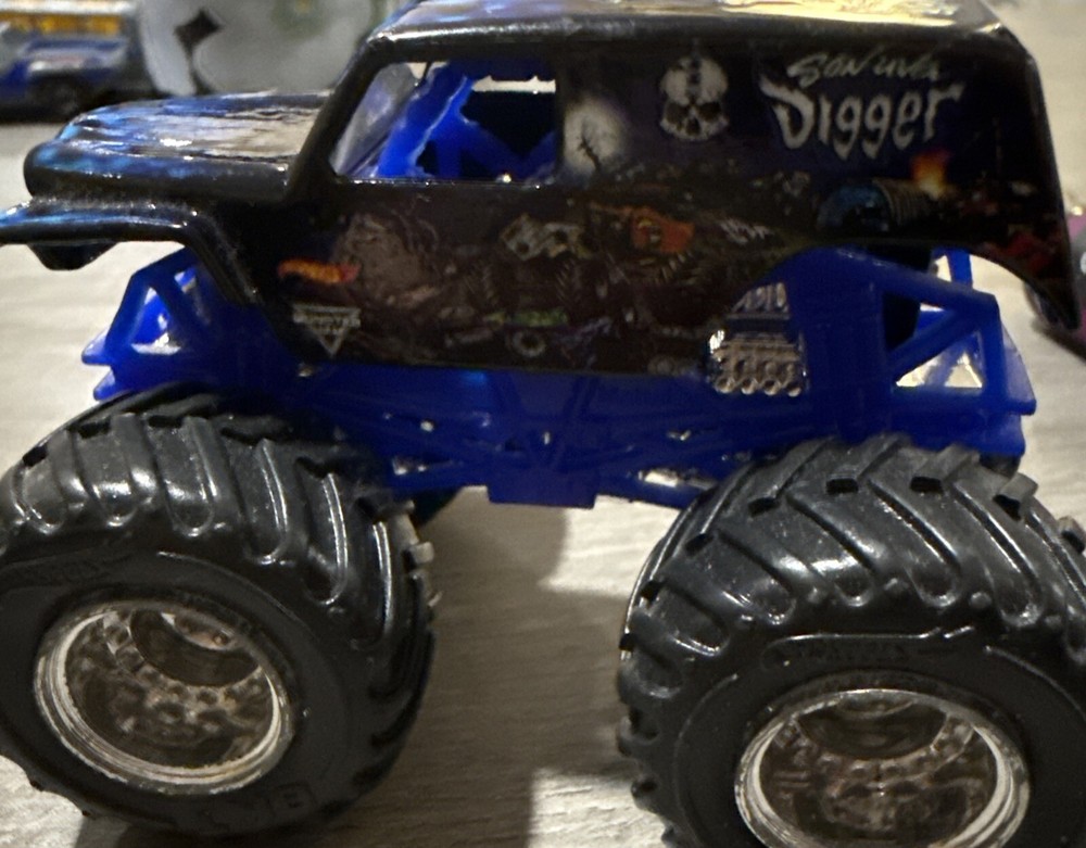 Hot Wheels Monster Jam Truck Son-UVA Edition 2016 Gravedigger