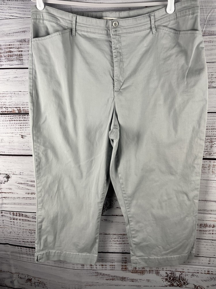 Gloria Vanderbilt Women’s 18 Mid-Rise Khaki Capri Pants Straight Casual Unltd Style