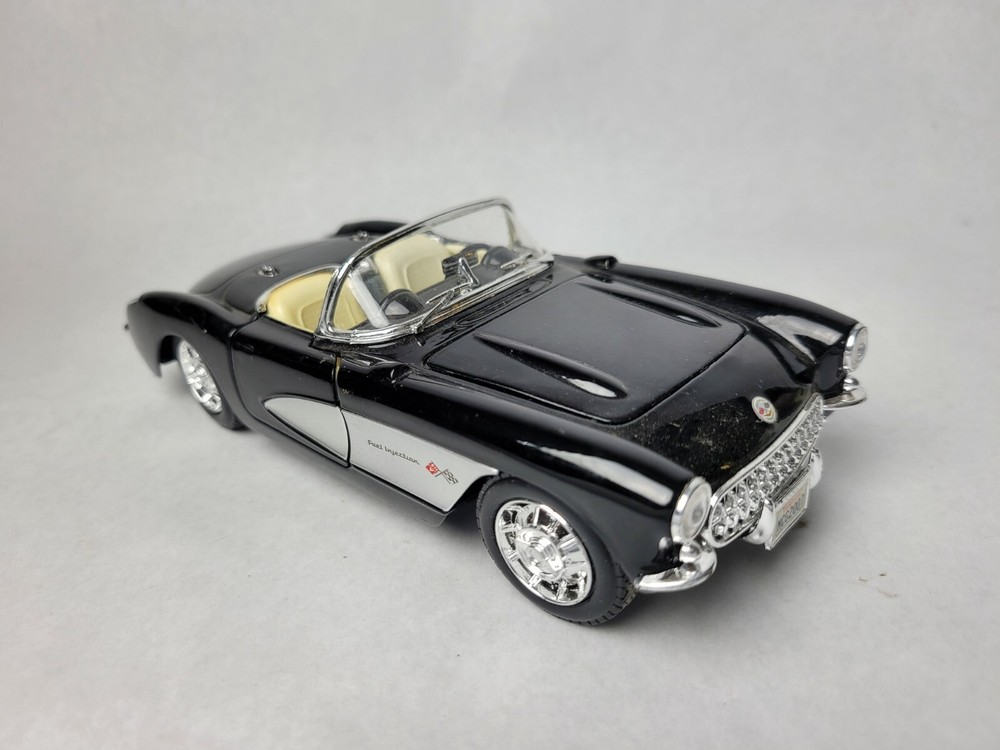 Burago 1/24 Scale Die Cast Model Chevrolet Corvette - Black & White