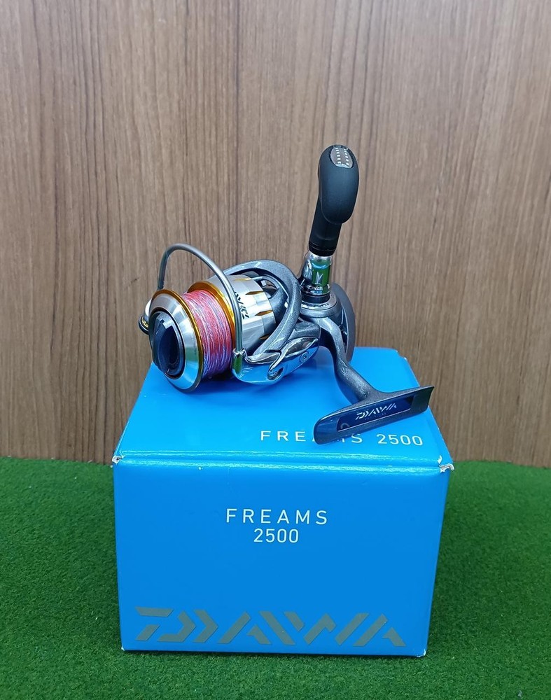 Daiwa Freams 2500 Spinning Reel Gray 5.1 Gear Ratio Pre-Owned