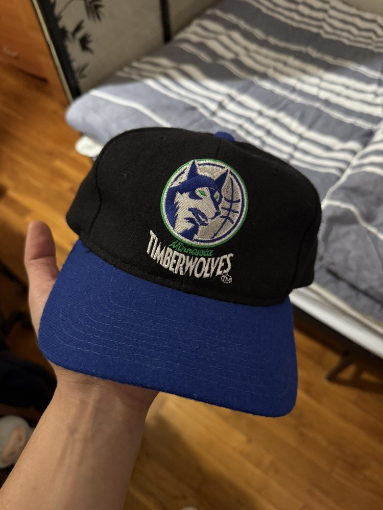 Vintage Starter Minnesota Timberwolves Snapback Hat. 100% Wool