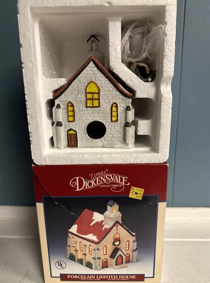 Vintage 1993 Lemax Dickensvale #35077 Church Lighted House Christmas Village EUC