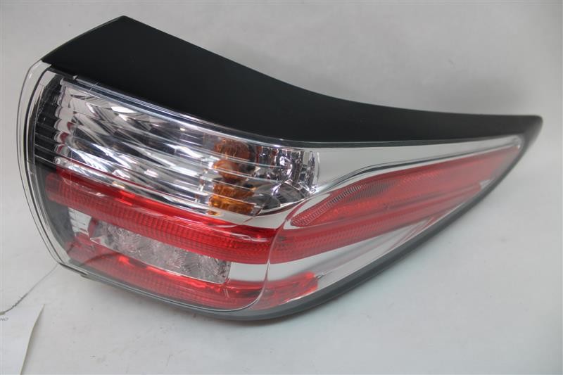 Used Right Tail Light Assembly fits: 2016 Nissan Murano quarter panel mounted Ri