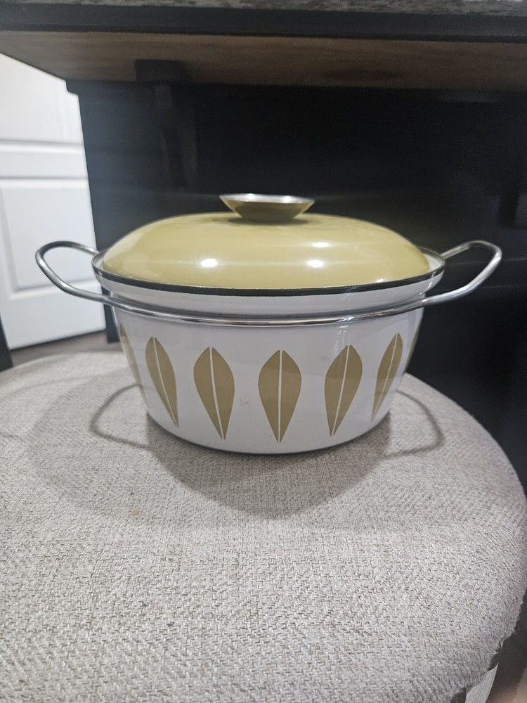 Vintage Cathrineholm Lotus Enamel Dutch Oven 8.5 Inch Mustard Yellow Norway