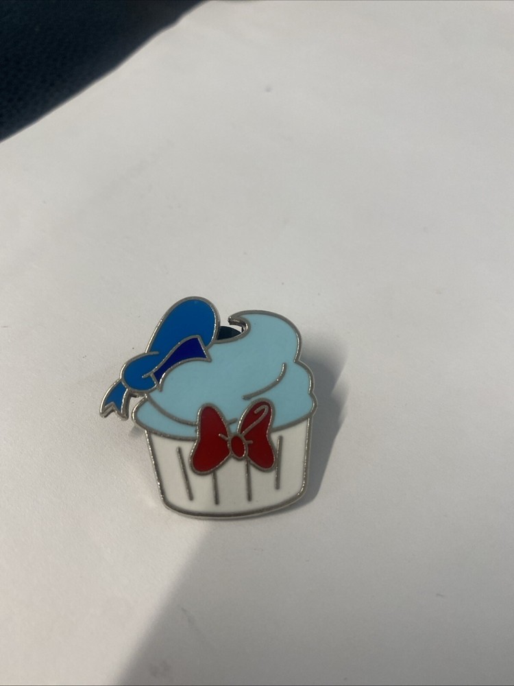 Disney Donald Duck Cupcake Trading Pin Collectible