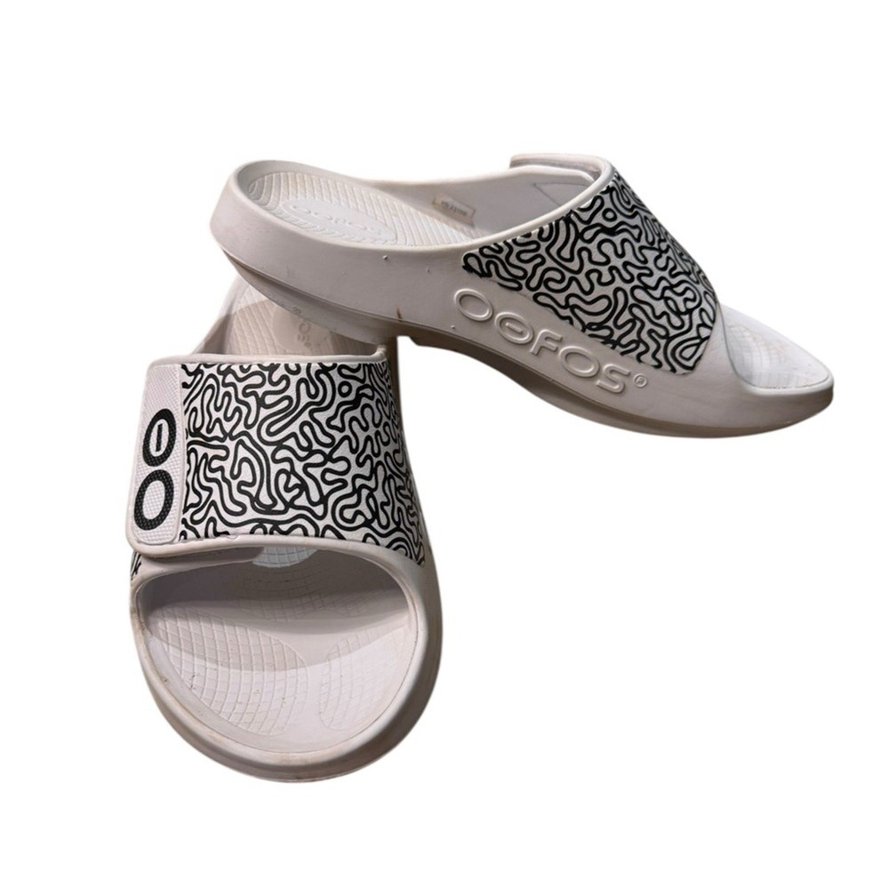 Oofos White and Black Slide Sandals Mens Size 8 Womens Size 10