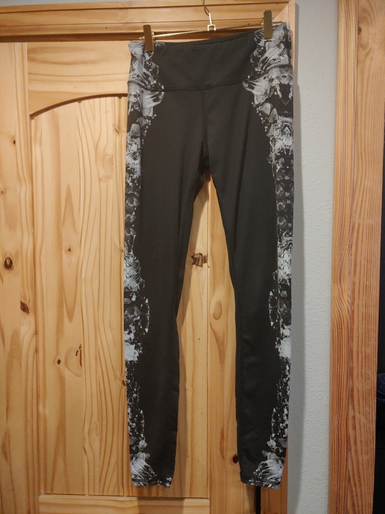 Alo Yoga Black Camo Geo High Waist Leggings in XS