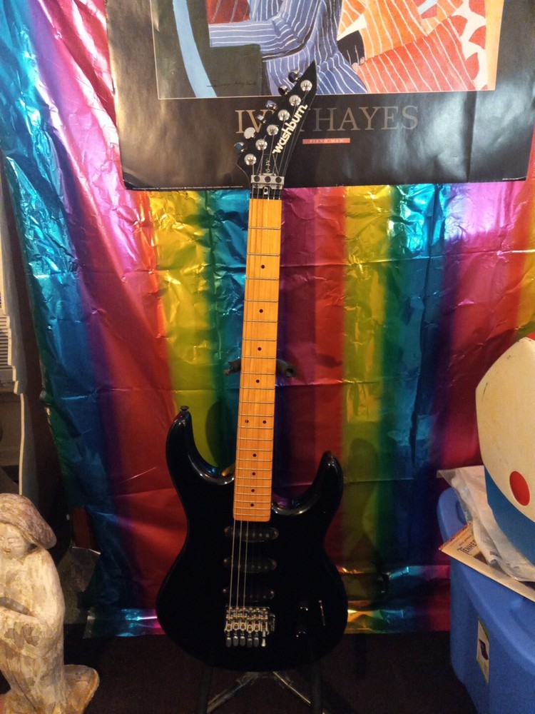 Washburn G3v 80s Black Vintage80s offset double cutaway mahogany body, bolt-on C