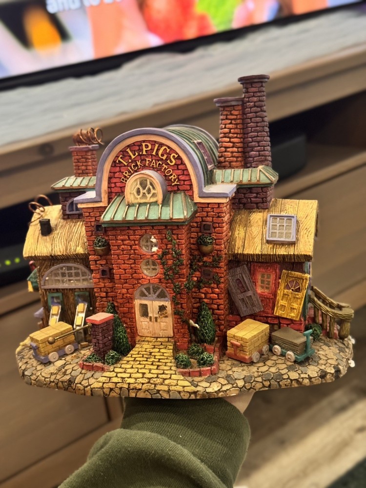 Department 56 Storybook Village “P. Peter’s” 1998 House w/ Figures & Box Dept 56