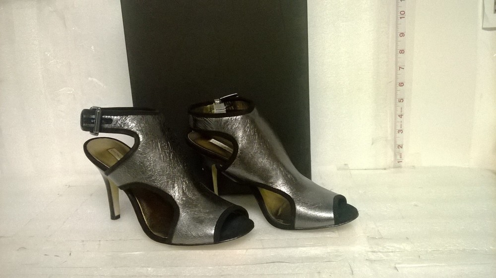 Cynthia Vincent Mason Womens Gunmetal Heels Size 9 M