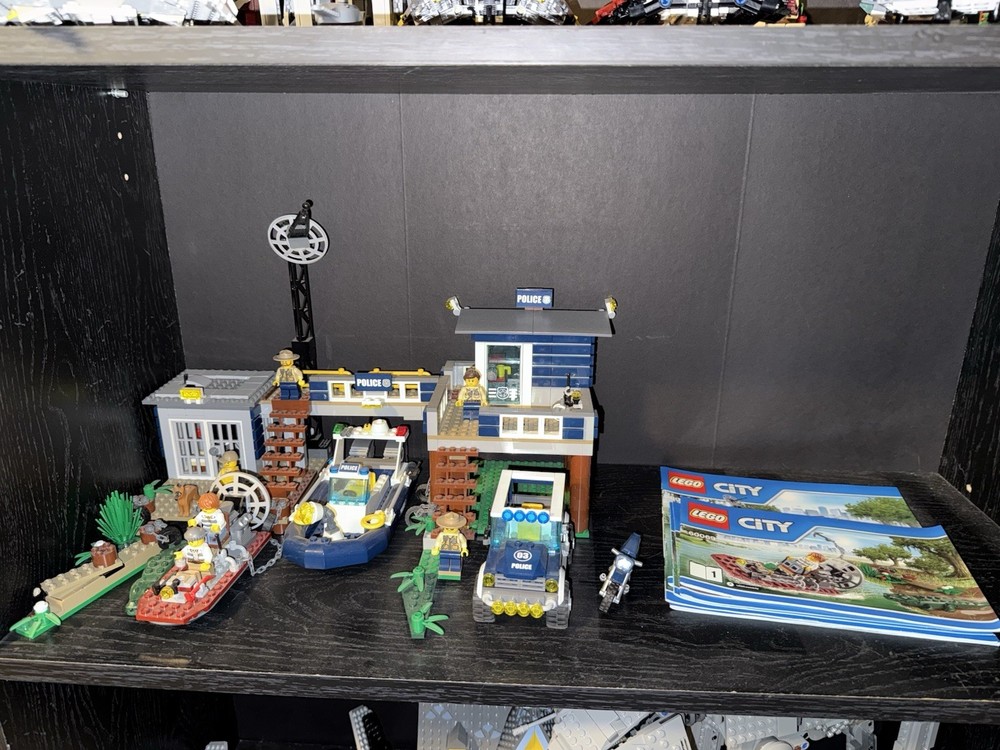 LEGO City: Swamp Police Station (60069) 100% Complete With Instructions