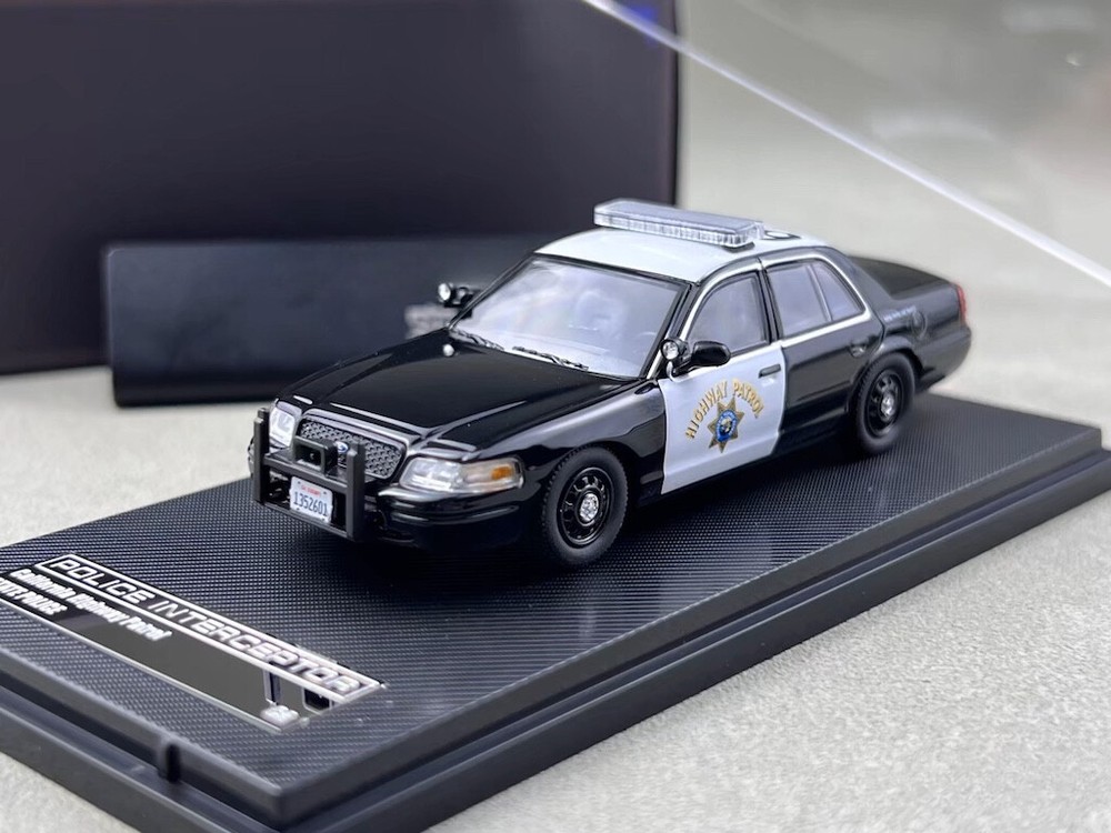 Rollin 1:64 CROWN VICTORIA CA Highway Patrol Police Model Diecast Metal Car