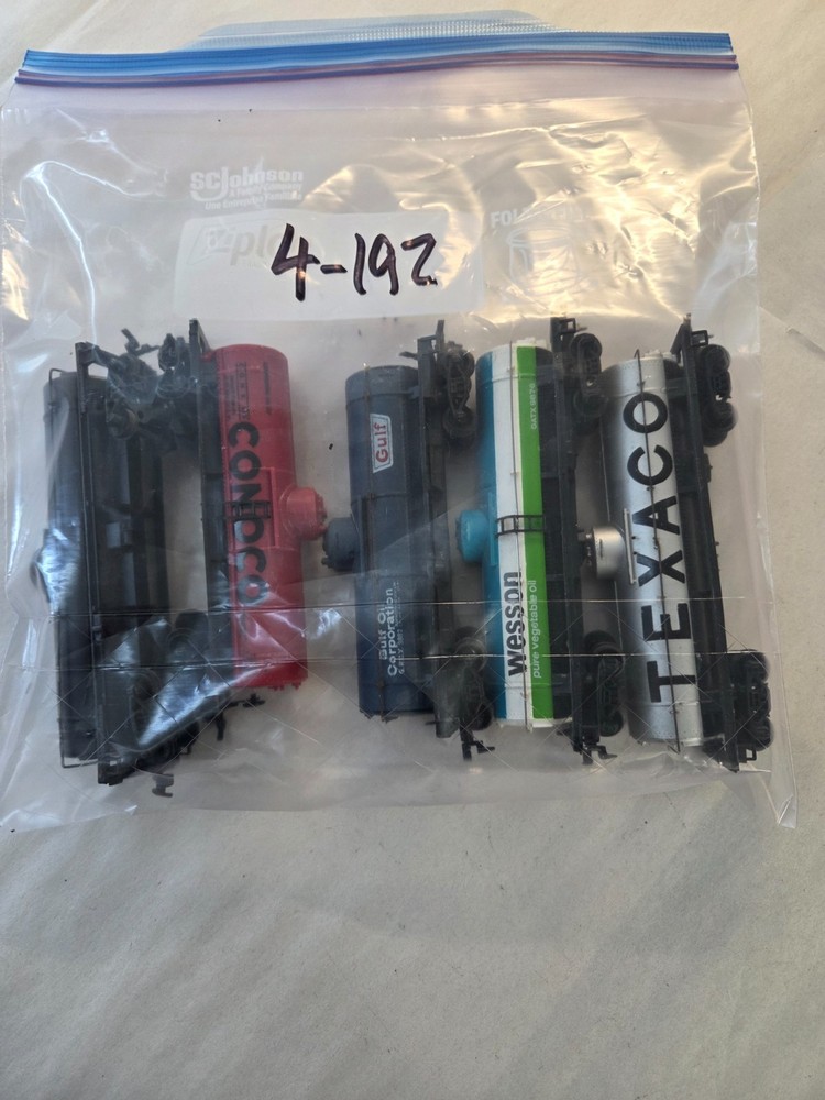Grab Bag Lot #4-209 HO Scale Rolling Stock 5 Pieces