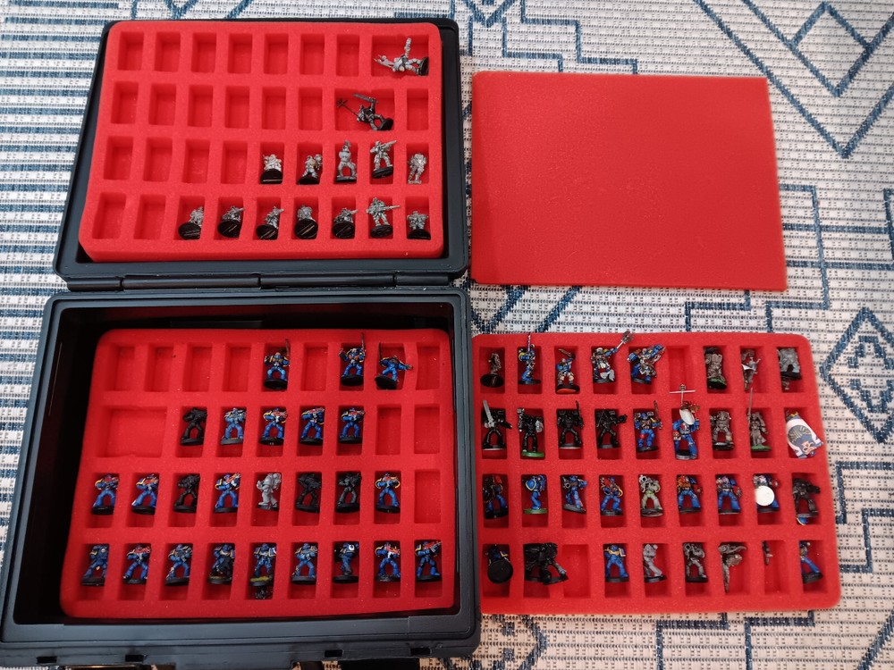 Warhammer 40k Space Marine large lot 70 model army and Games Workshop carry case