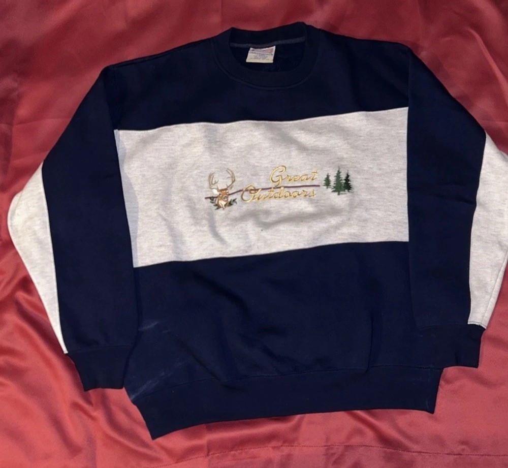 Vintage 90s The Great Outdoor Nature Deer Embroidered Sweatshirt Size Large