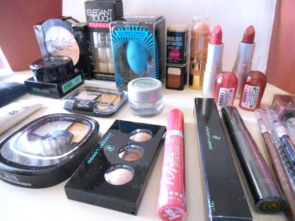 20 Piece Mixed Makeup Lot -Full Size - Fair  M32