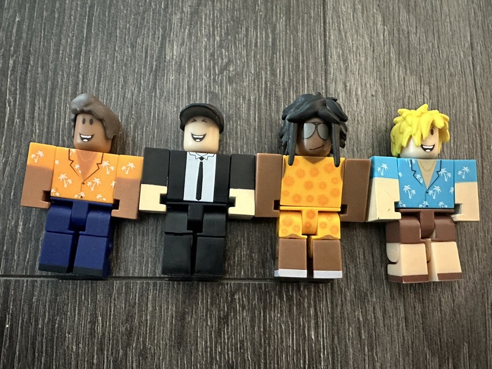 Roblox Toys Action Mini Figures Lot Of 4 Figures